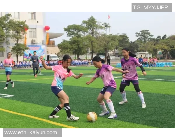 昆明理工足球队奋勇拼搏展现青春风采助力校园体育文化发展 昆明理工足球队奋勇拼搏展现青春风采助力校园体育文化发展